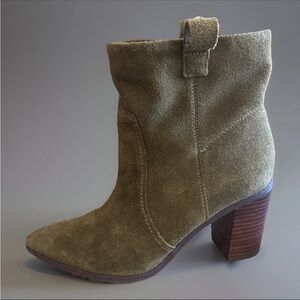 BCBGeneration Women's Jayda Fashion Boot Suede/leather  Green 7.5 M